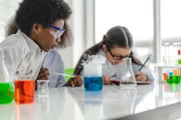 Elementary students in lab