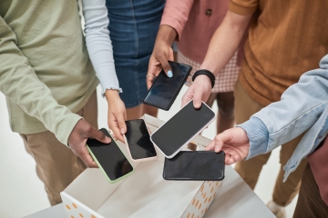 School cellphone ban