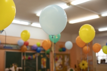 Balloons in a classroom