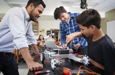 School robotics class 