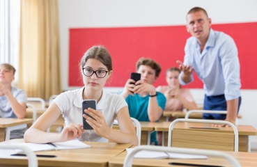 Cellphone use in school classroom