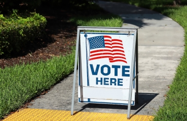 Vote here sign