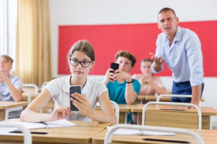 Cellphone use in school classroom