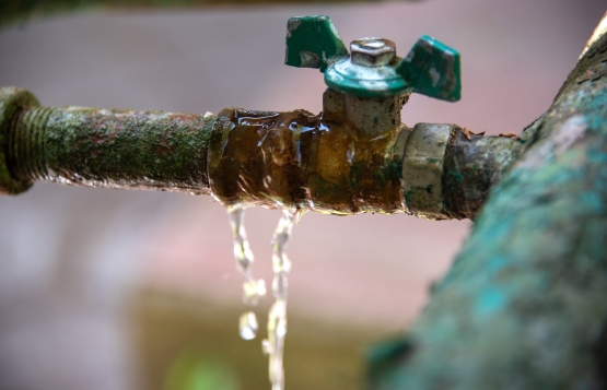 Leaky pipe